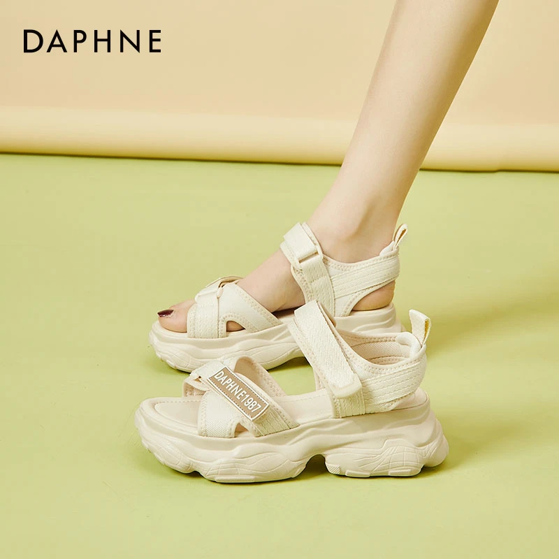 达芙妮厚底运动凉鞋女2025年今年新款夏季旅游魔术贴软底沙滩鞋子