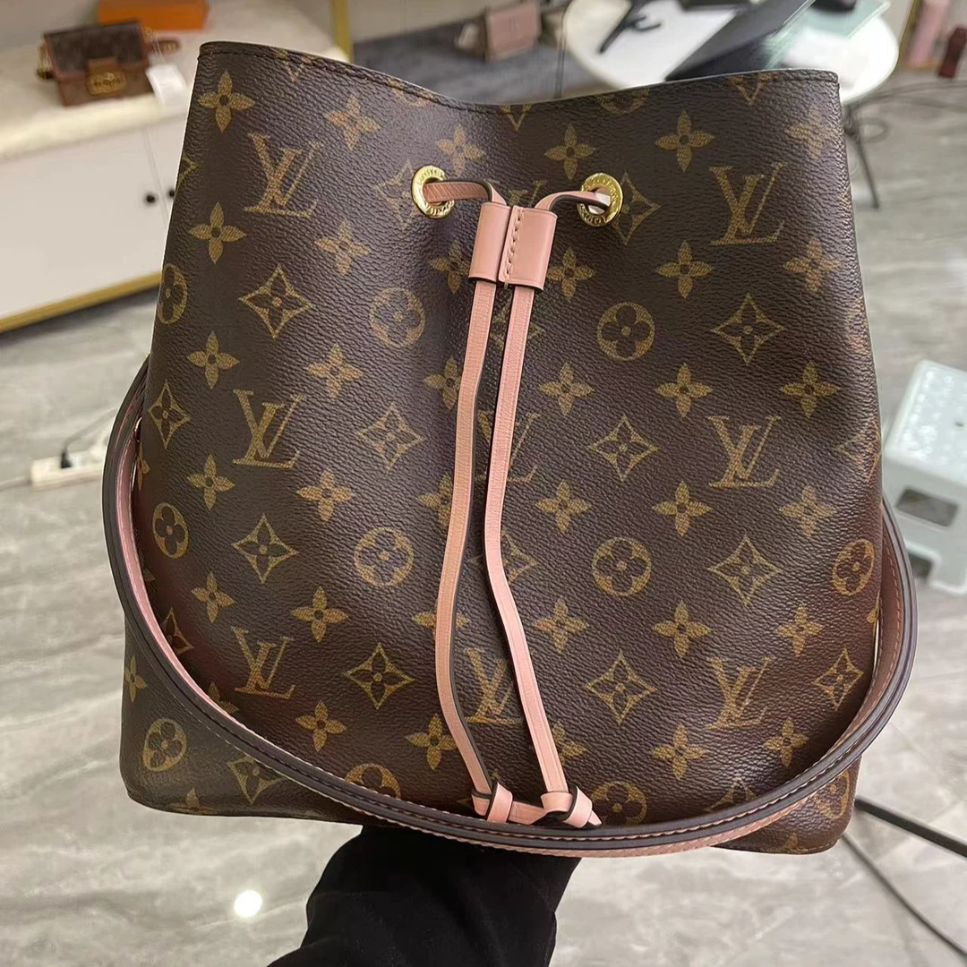 90新 奢小二 琅迪 lv 粉水桶