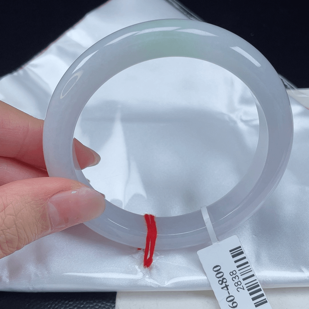 翡翠手镯未镶嵌翡翠