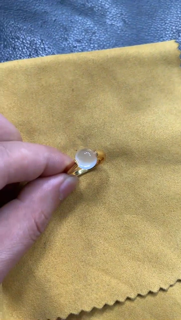 【闪购商品】石英质玉戒指合金多样性镶嵌戒指一件