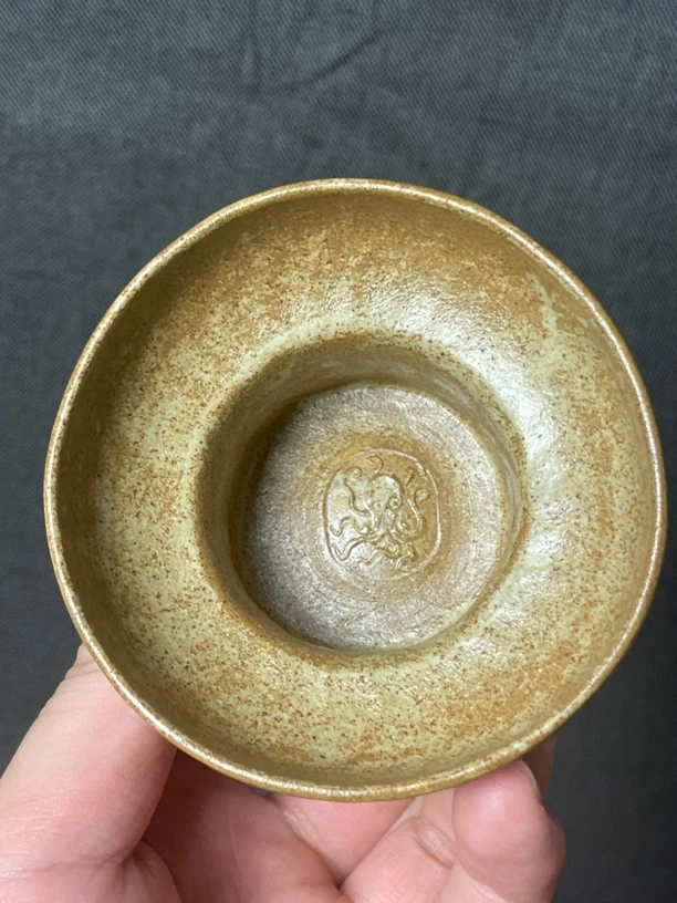 章鱼哥纯手工捏制斗笠杯，紫砂段泥装饰天然草木灰，一物一拍