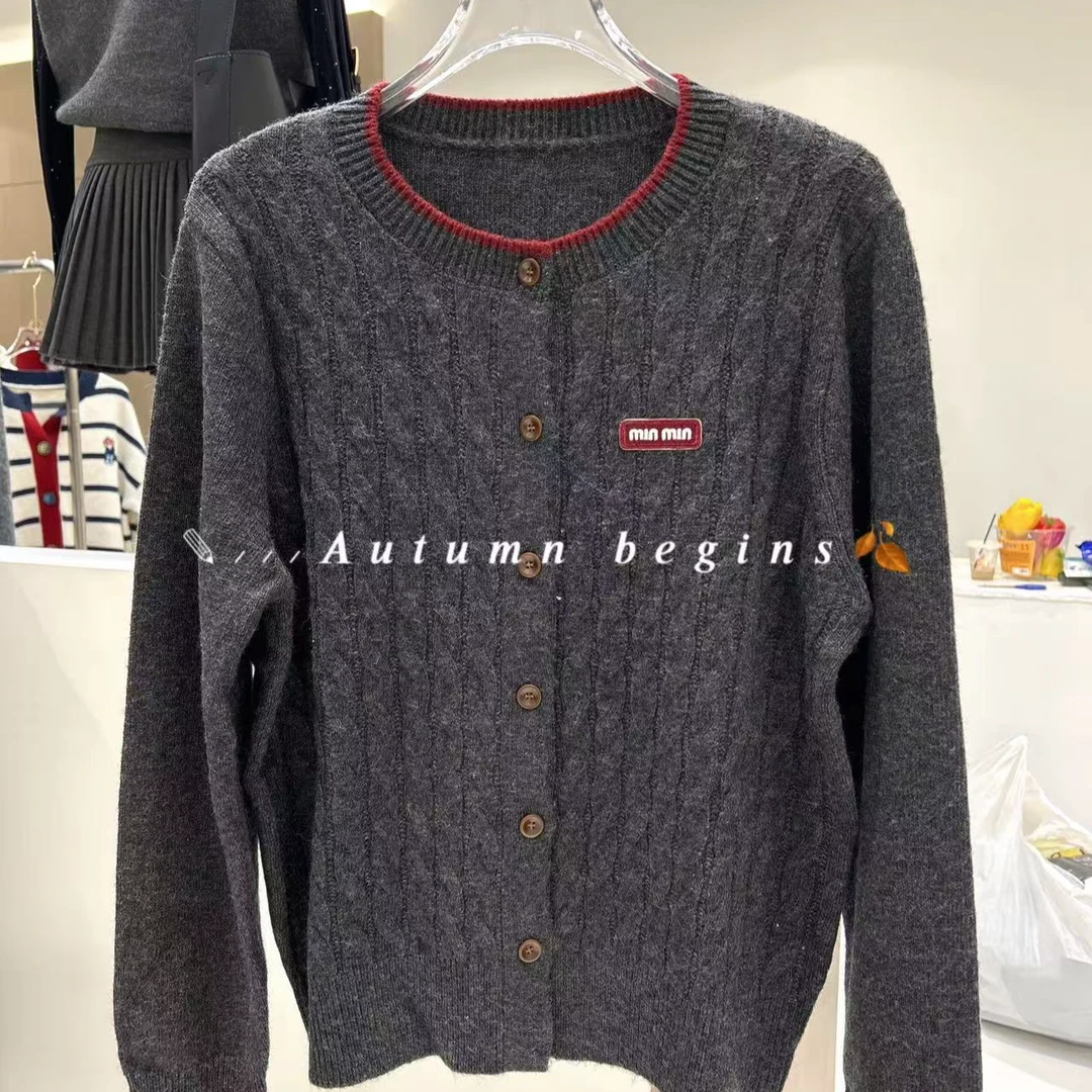 设计感单排扣开衫上衣外套女2024年冬季新款保暖外塔针织衫