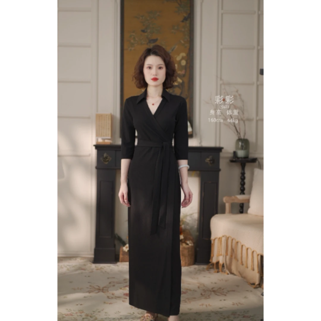 彩彩家【月光芭蕾】初秋显瘦修身收腰优雅V领日常气质款女连衣裙