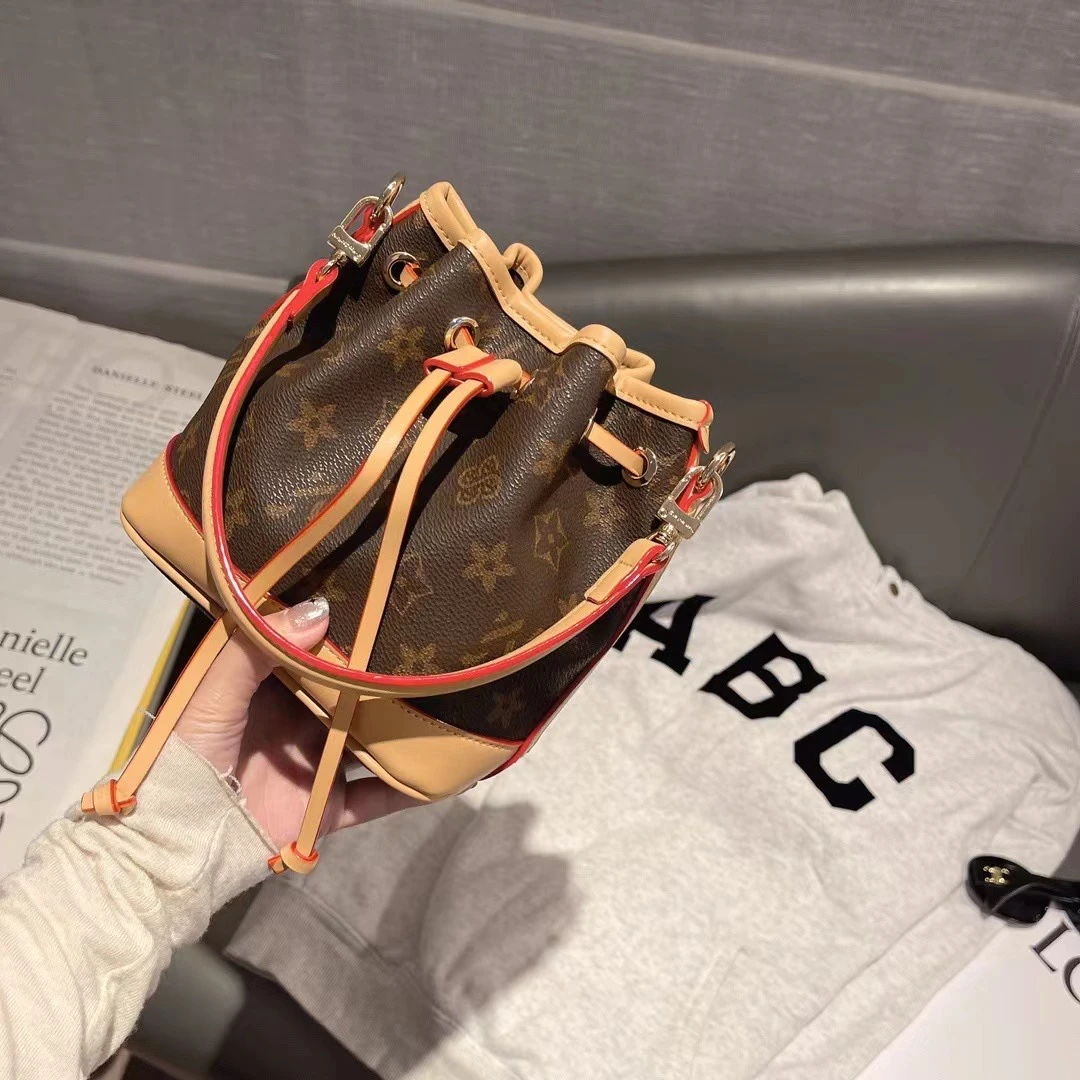阿荣肩包女士包包（时尚褶皱迷你腋下棕色椭圆形大号福袋包）3259-1
