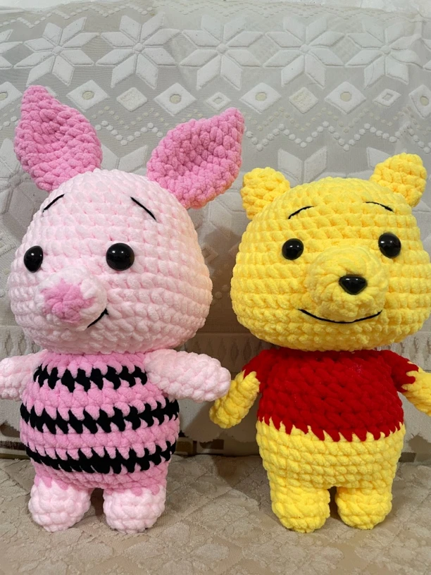 手工钩织冰条线大玩偶成品