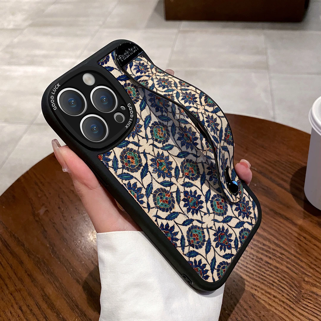 适用苹果17promax手机壳拼接花纹iPhone16pro保护套17pro腕带支架