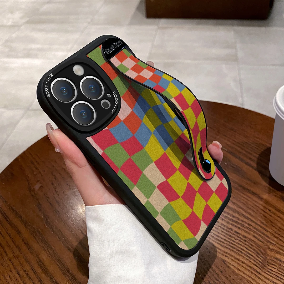 适用苹果17promax手机壳扭曲格子iPhone16promax保护套腕带支架17