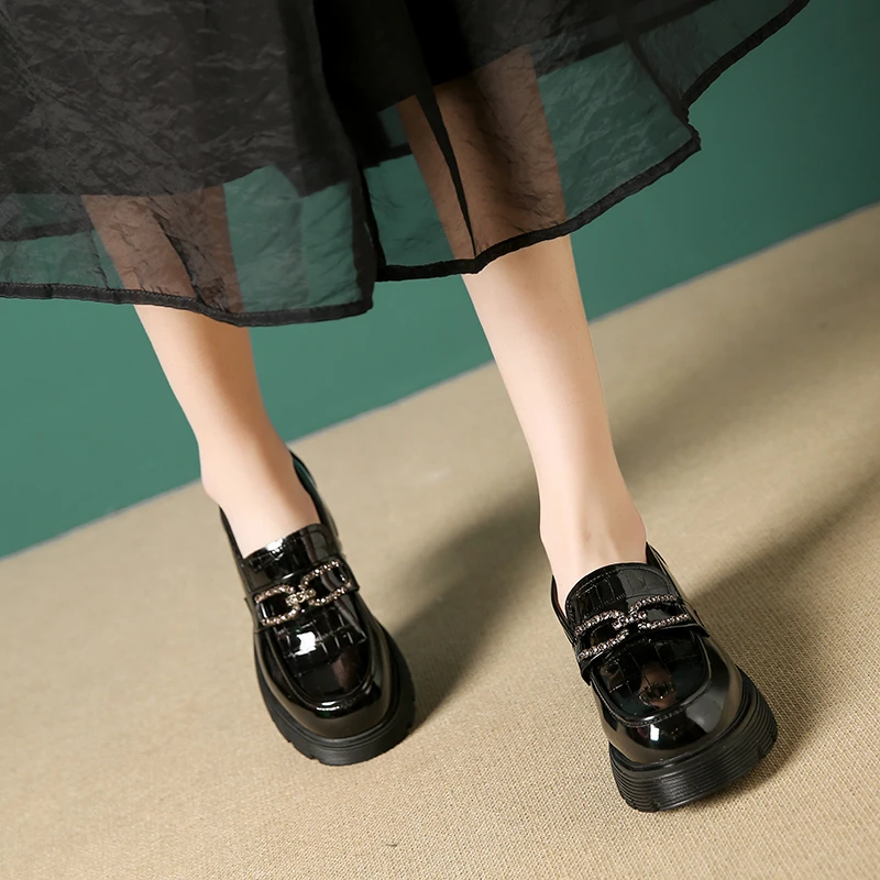 达莎琦2025秋季设计师款圆头小皮鞋女厚底水钻欧若风乐福鞋2328