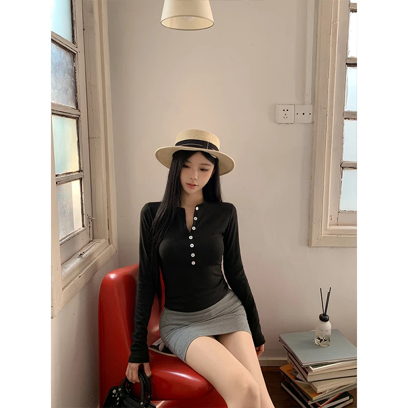 Moses Queen/魔西女王高级设计感V领单排扣长袖T恤保暖内搭打底衫