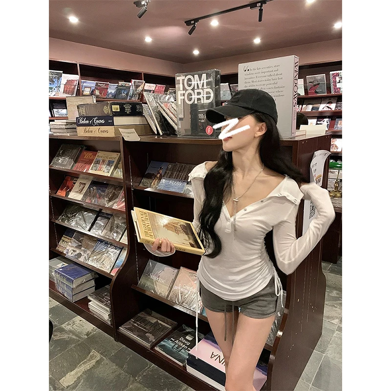 Moses Queen/魔西女王连帽V领上衣女辣妹纯欲风修身显瘦长袖