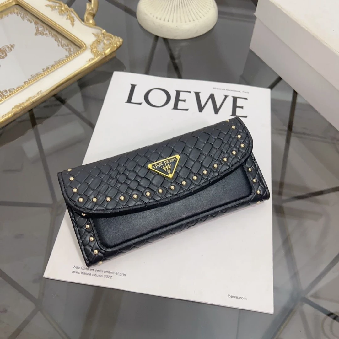 时尚压花女士长款折叠钱包三折容量铆钉五金钱夹信封款式卡包