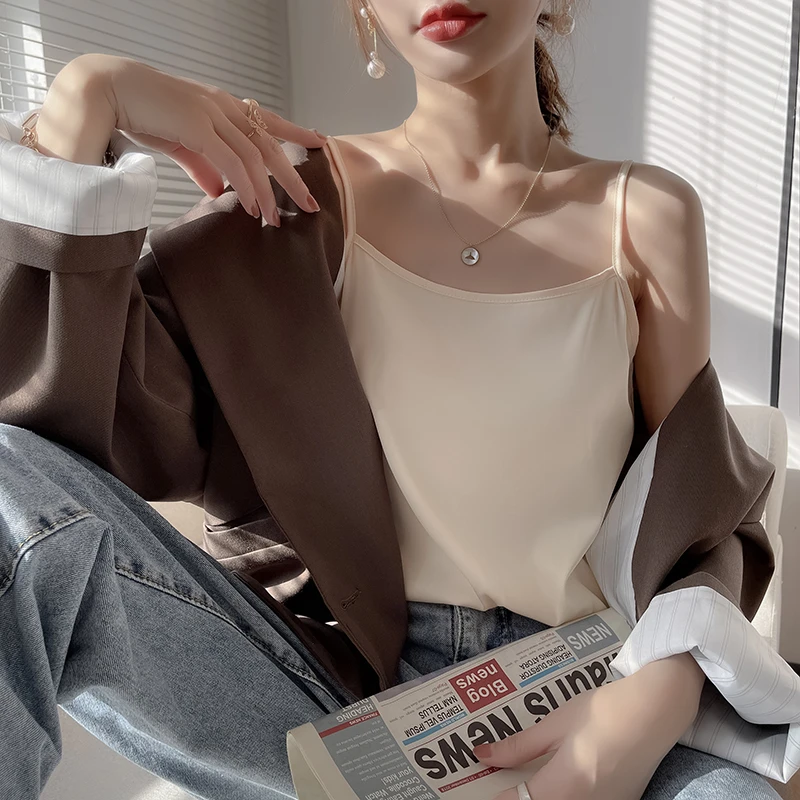 吊带背心女外穿无袖设计感性感西服内搭夏季新款打底醋酸缎面上衣