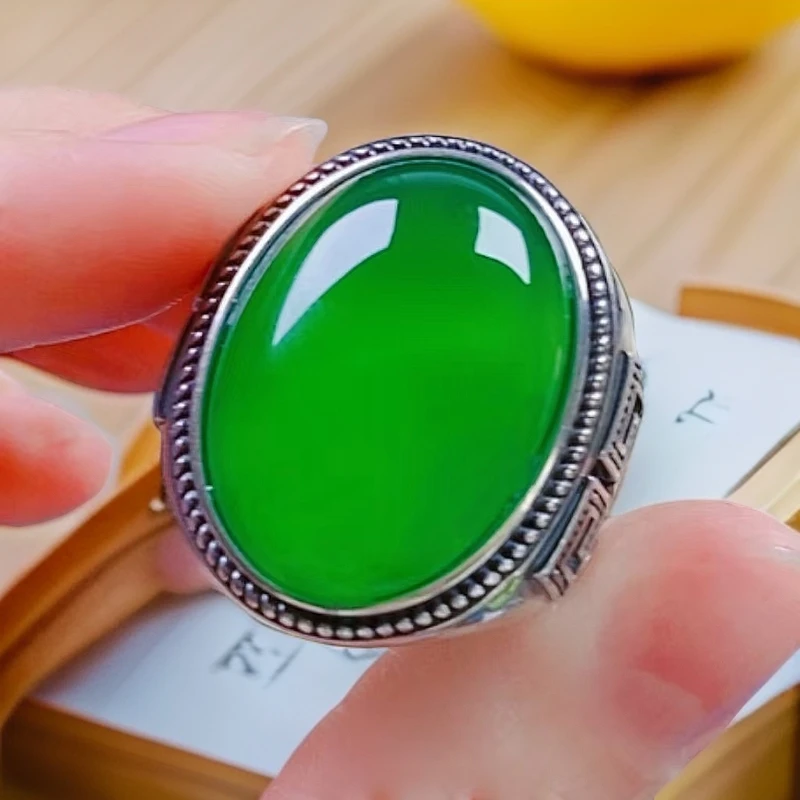 天然玛瑙玉髓翠绿色大鸽子蛋面款S925银镶嵌高端大气时尚戒指 G19