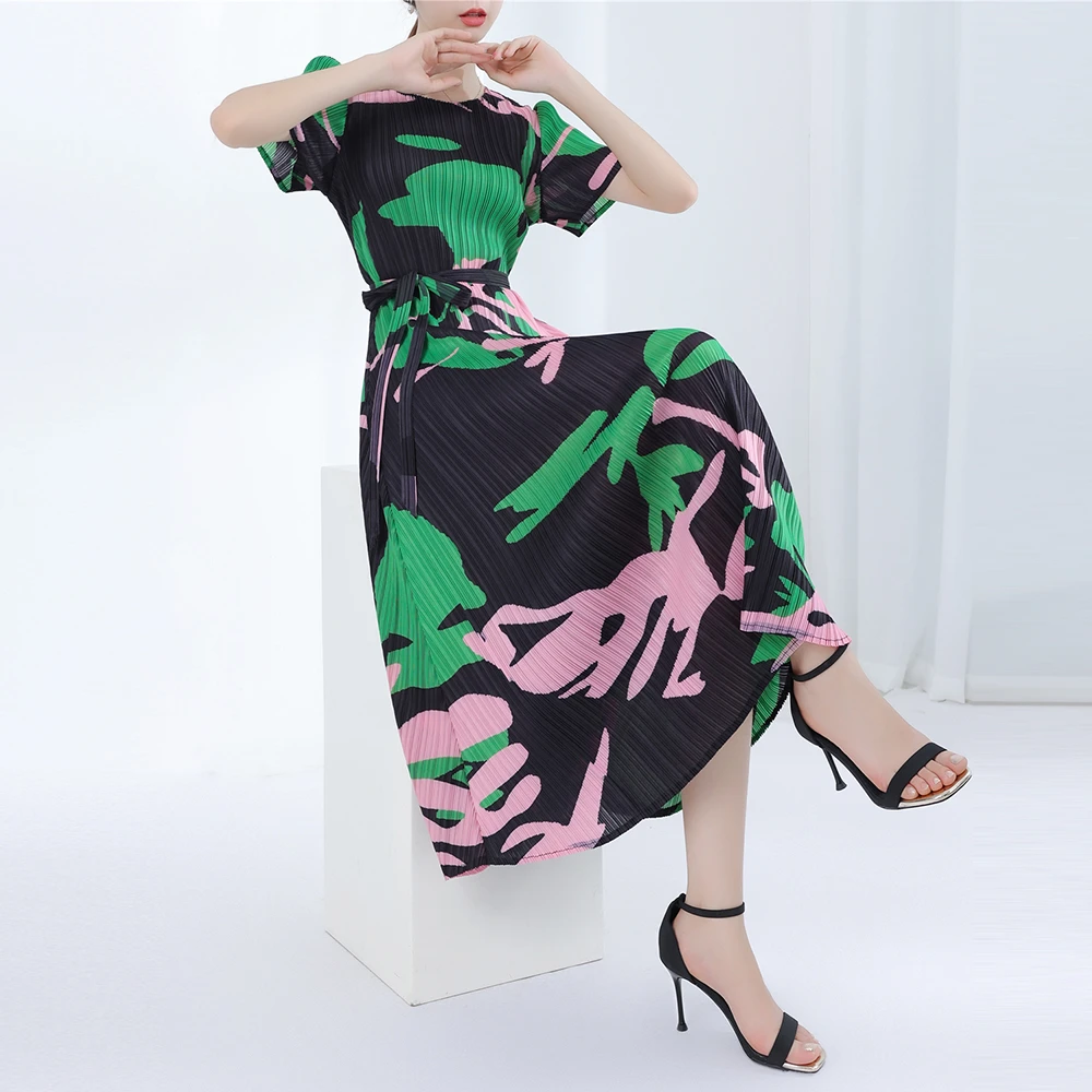 法式风气质度假休闲大码连衣裙女2025夏季新款印花中长款A字裙