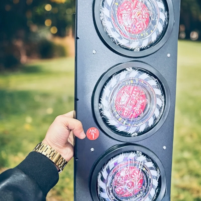 挂车尾灯又大又漂亮一对توچەي تۇرمۇز چىراغ بىرجۇپ