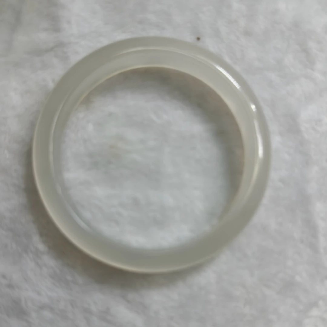 天然白冰透玛瑙女款手镯