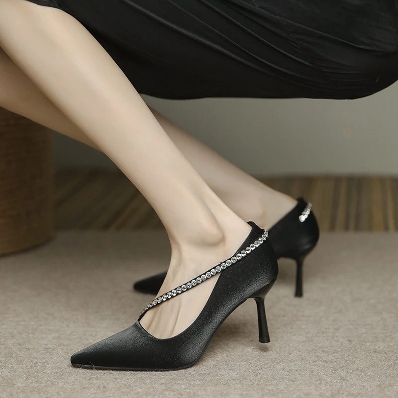 两个跟高年春夏浅口高跟鞋红底气质跟鞋百搭尖头裸色粗跟高跟鞋