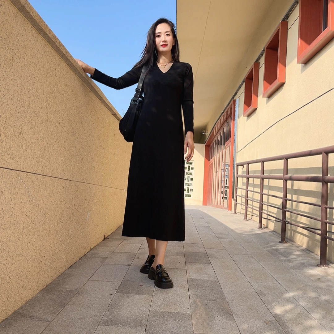 春夏女士新款连衣裙洋气宽松百搭时尚打底长款大摆V领连衣裙显瘦