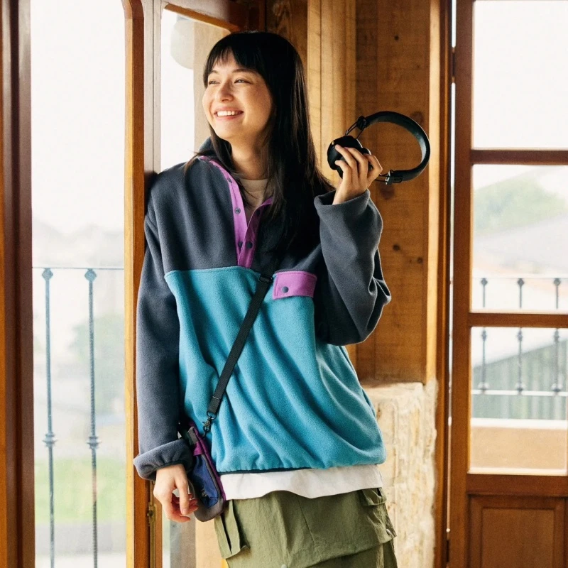 时尚色彩碰撞！拼色连帽巴塔平替情侣套头抓绒连帽保暖卫衣C1250