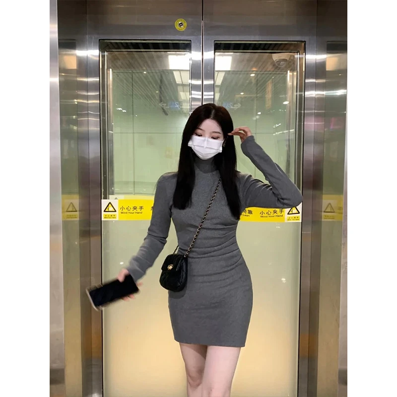 Moses Queen/魔西女王高级灰抽褶掐腰包臀短裙半高领长袖连衣裙