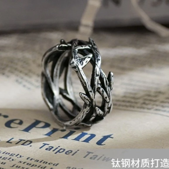 钛钢戒指 潮ins嘻哈小众设计荆棘花戒指男士复古时尚食指环女手饰