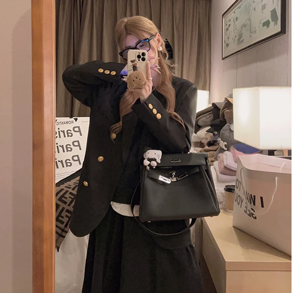 Yukiss直播【伦敦艺术生！免烫金扣休闲感西装】休闲感黑色西装A4841