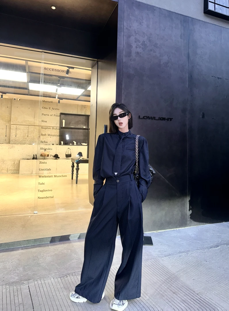 邓蕾婷【时尚周刊】秋季藏青领带竖条纹衬衫小众款休闲阔腿裤两件套