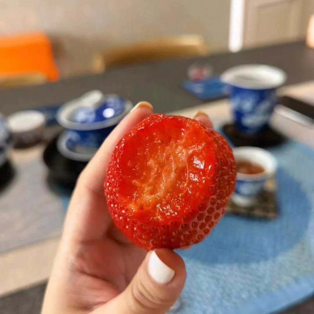 丹东草莓  红颜99草莓   300g/盒