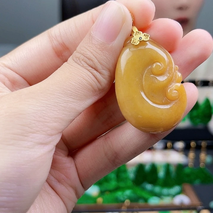 翡翠颈饰未镶嵌饰品