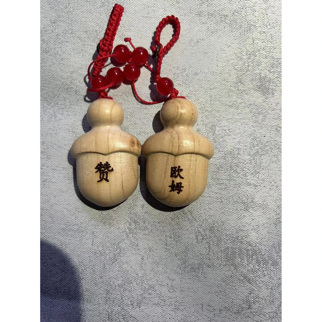 阿婆同款正面欧姆背面赞红绳桃木剑挂饰