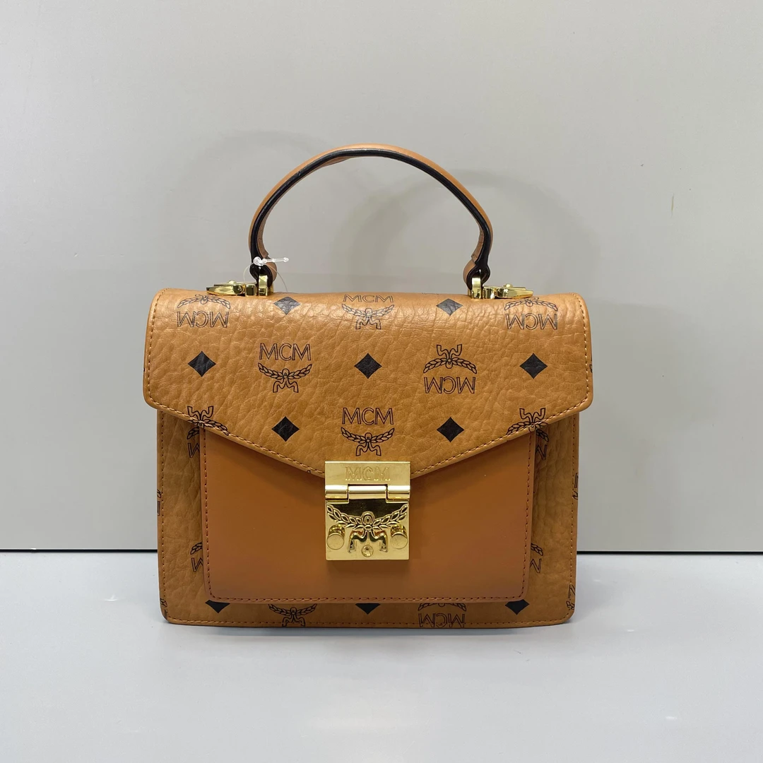 95新 MCM 媚姐/mcm干邑色手提邮差包21x17x7cmF100302