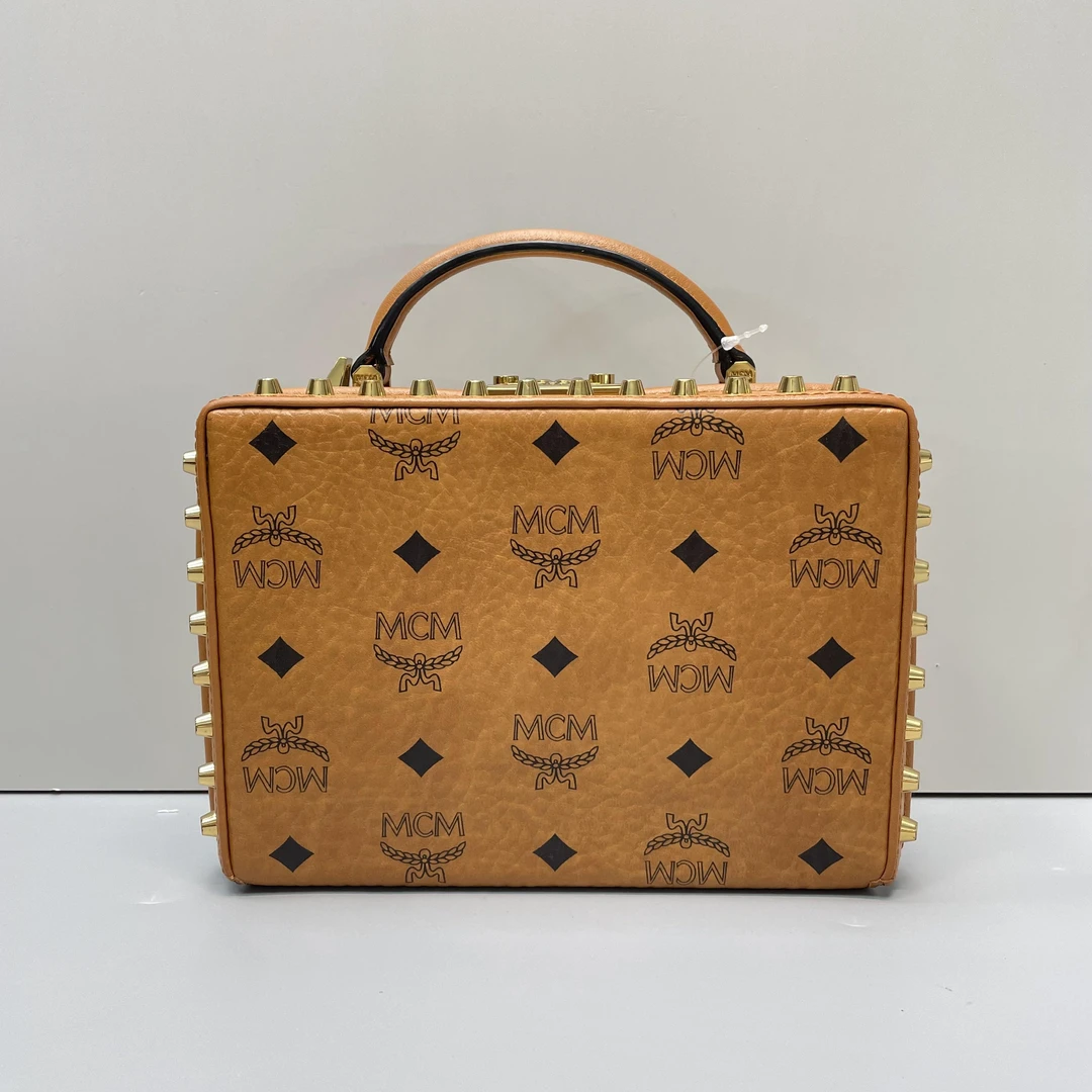 95新 MCM 媚姐/mcm干邑色铆钉盒子包18x14x7cmF112726