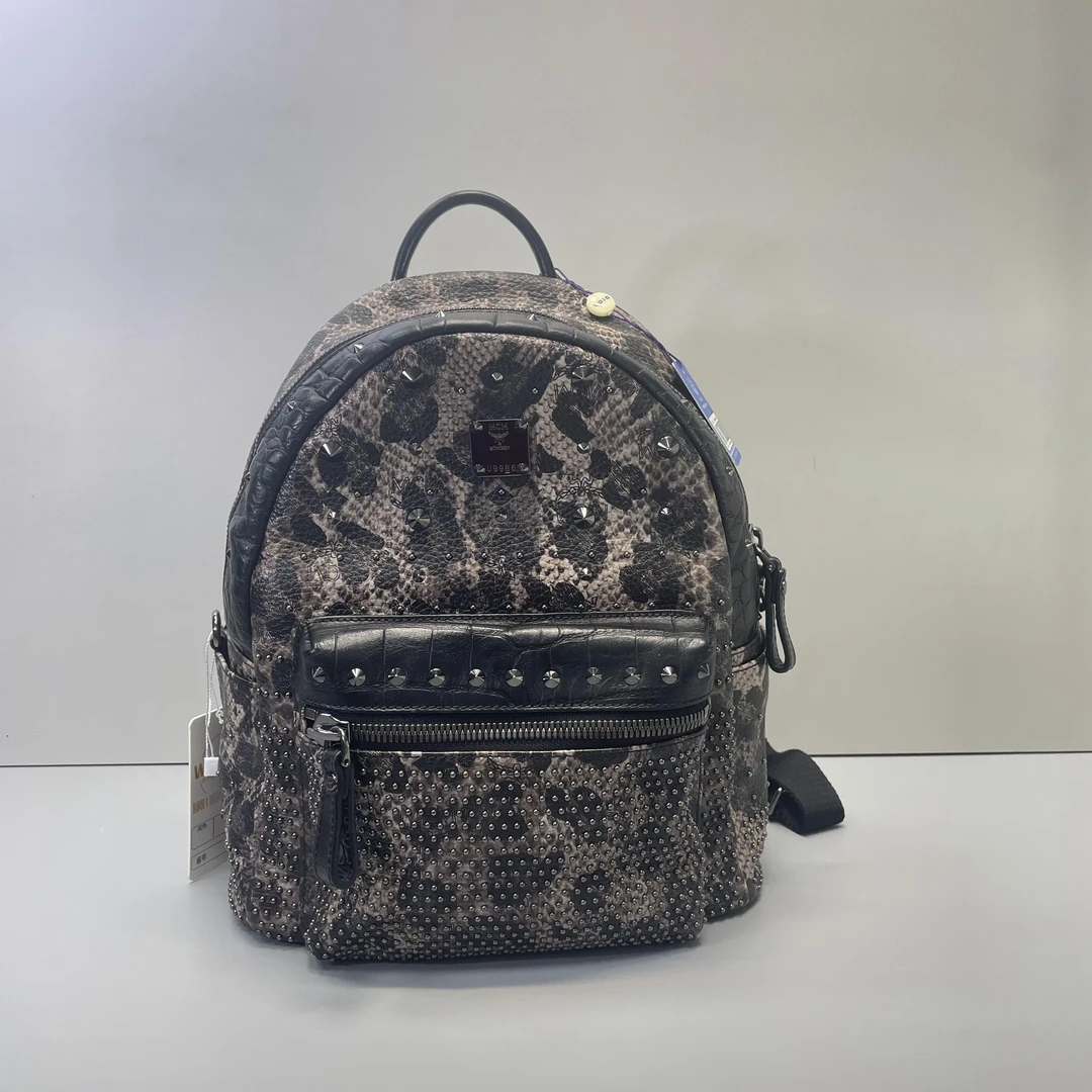 95新 MCM 媚姐/mcm蛇纹铆钉中号双肩包26*32*12cmF120408