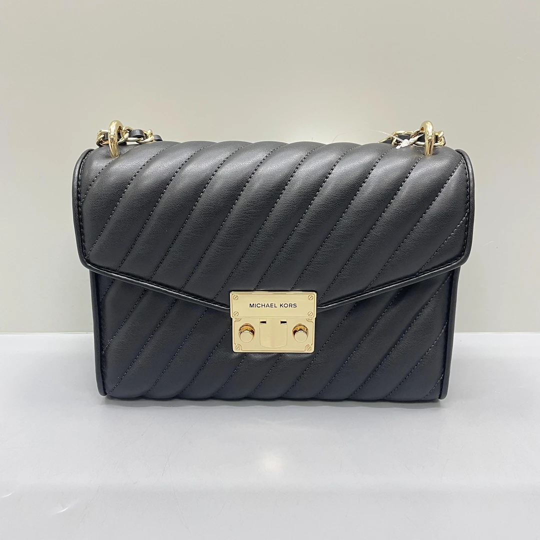 99新 MICHAELKORS/迈克高仕 黑色链条斜挎包23X17X6cmL012403