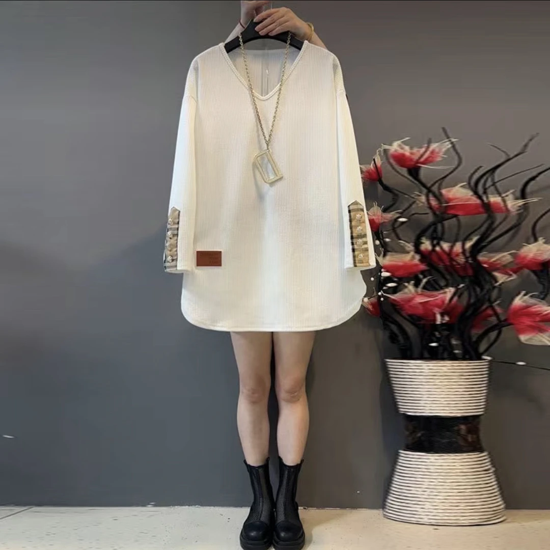 859-秋季韩版设计时尚大码女装显瘦爆款V领坑条小衫