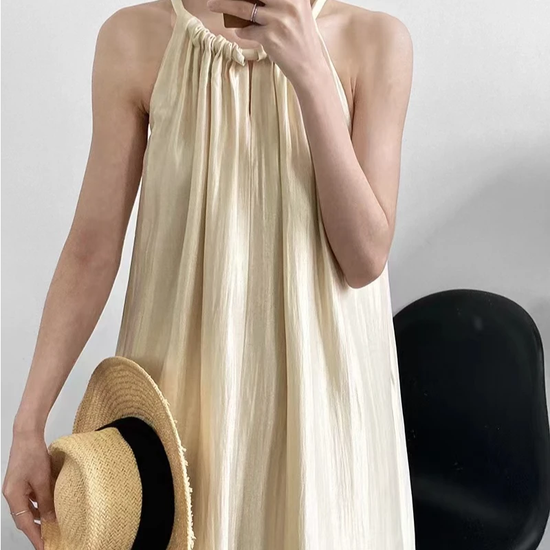 小众法式高级设计感挂脖绑带吊带裙宽松露肩无袖夏季连衣裙