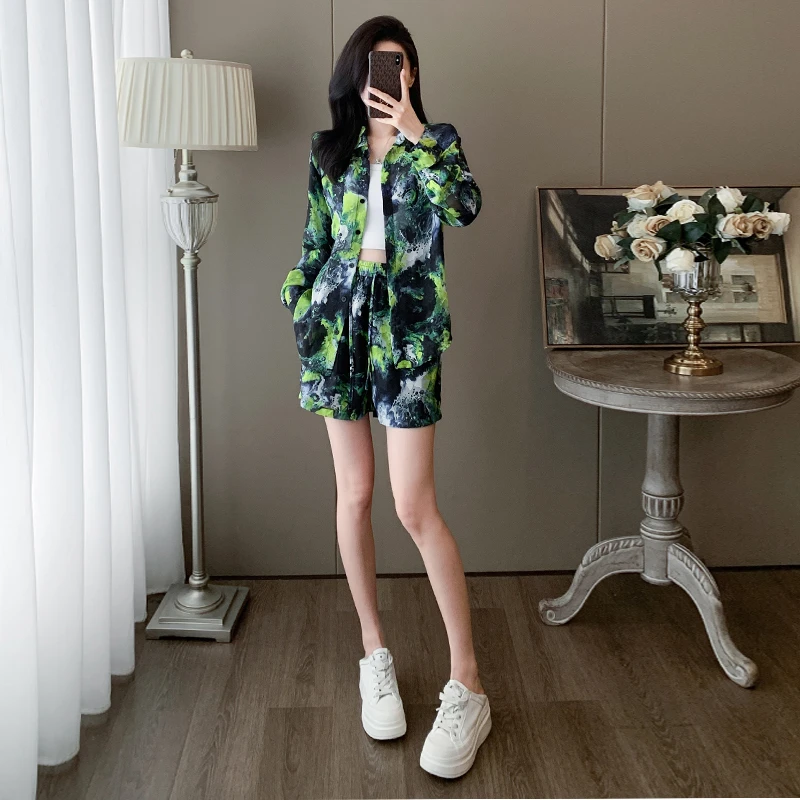 季涧欧货潮流印花时尚套装2024春夏款洋气薄款花色衬衫短裤两件套