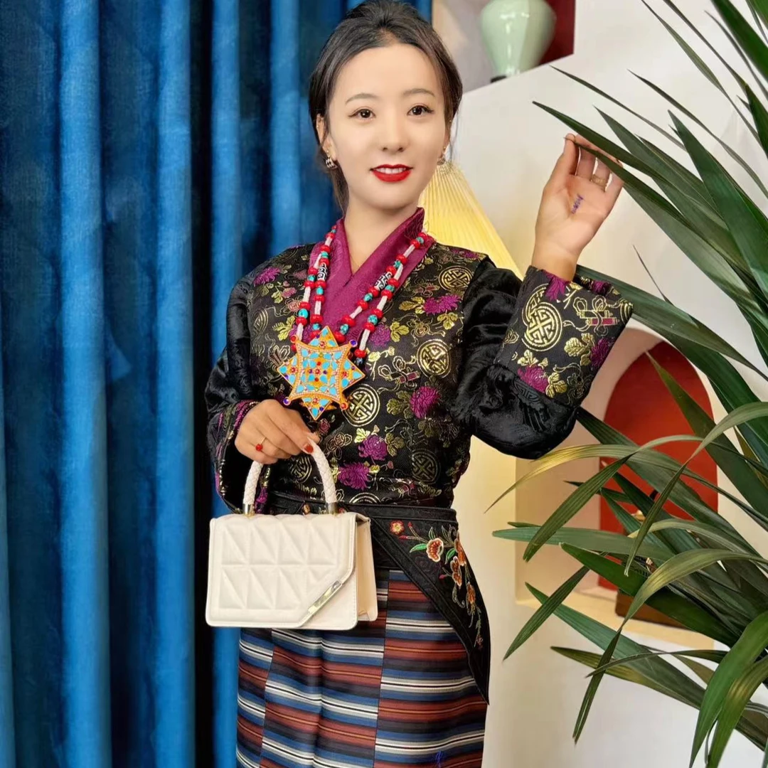 2024新款传统时尚气质金丝锦缎三件套藏装