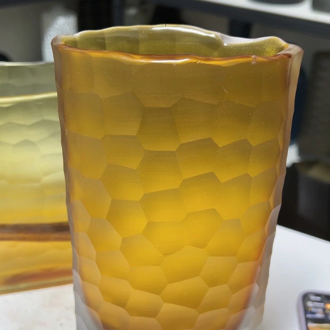 扁平磨刻花瓶花器高25口10