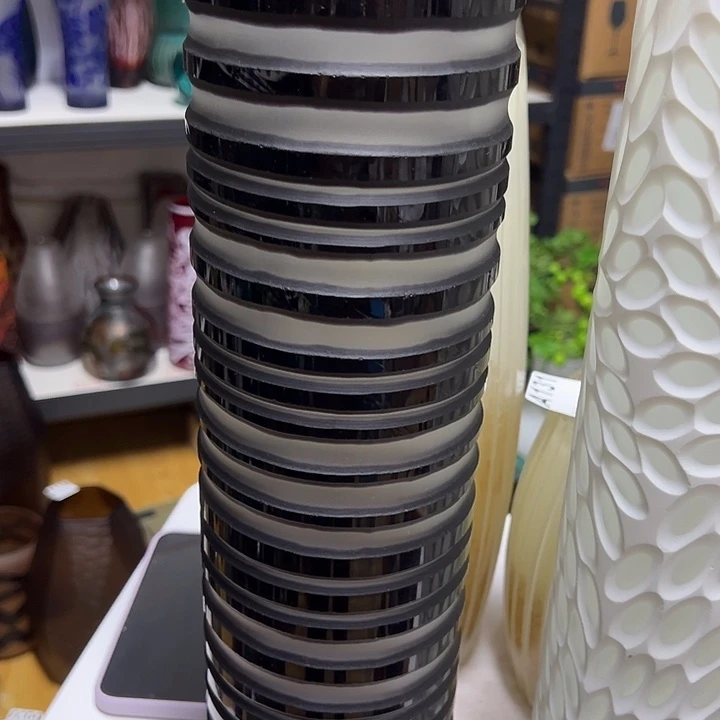 黑瓷磨刻花器高40口9
