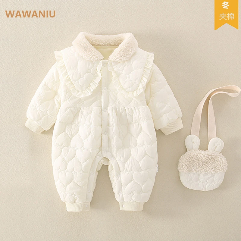 0一3月婴儿衣服秋冬女宝宝6个月网红套装加绒连体棉衣爬服洋气12