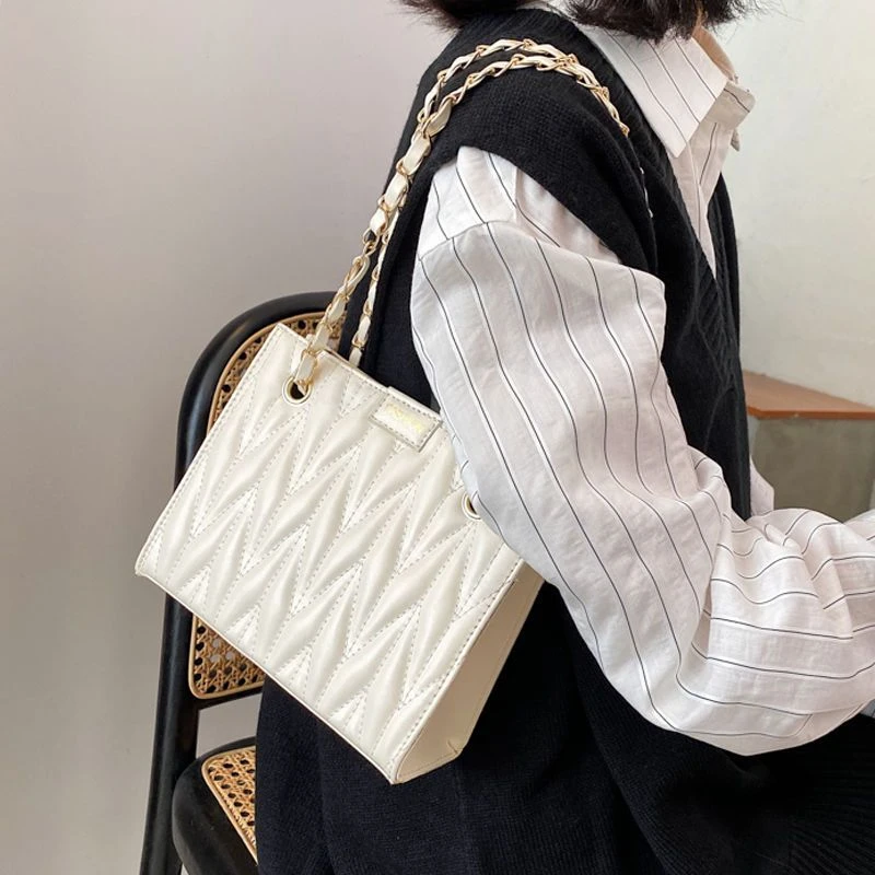上新网红包包女2020新款潮时尚链条斜挎包韩版百搭质感单肩褶皱包