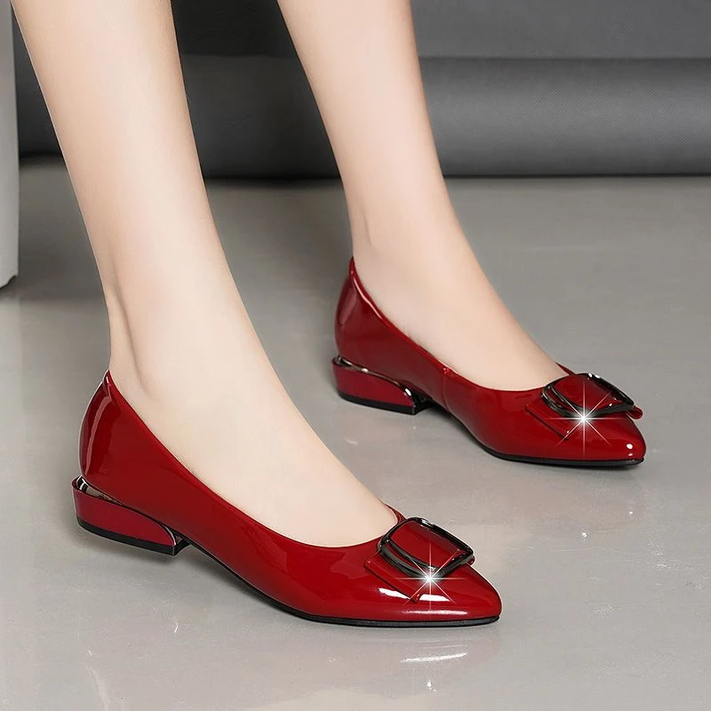 真皮四季新款单鞋女大码平底低跟浅口工作鞋尖头粗跟女士小皮鞋