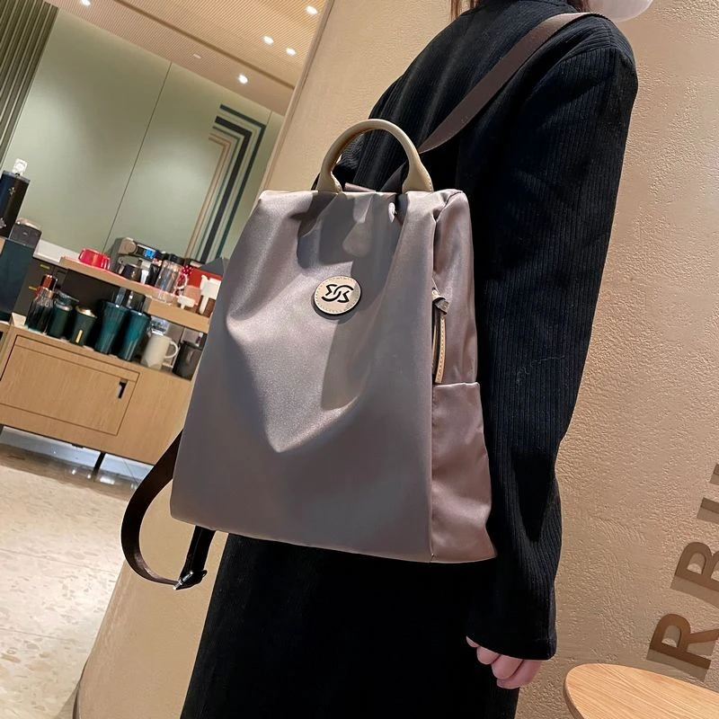 2025新款时尚通勤轻便尼龙牛津布双肩包女包高级感防盗背包旅行包