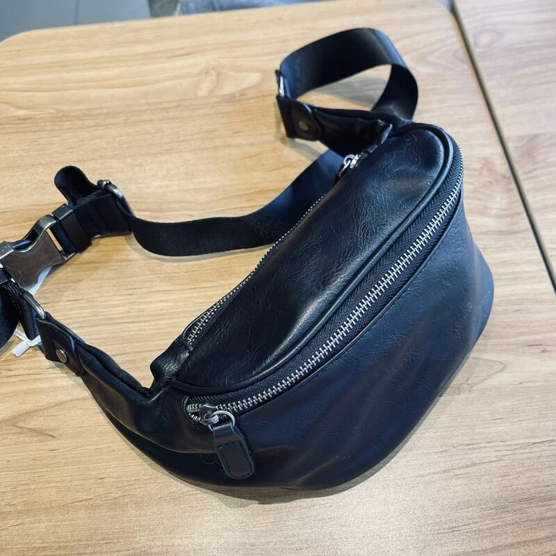 时尚2025休闲潮流简约百搭真皮胸包女包个性洋气软皮斜挎包单肩包