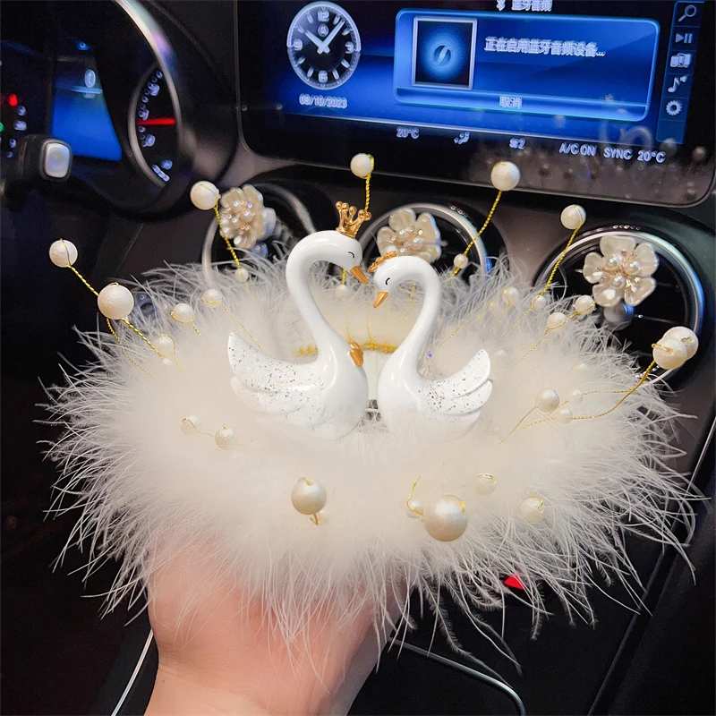 车载天鹅之恋高档摆件汽车中控台香薰装饰车内女神高级感创意饰品