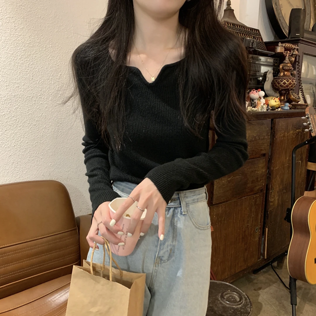 软糯v领针织打底衫女早秋冬小香风外套内搭毛衣白色小衫锁骨上衣