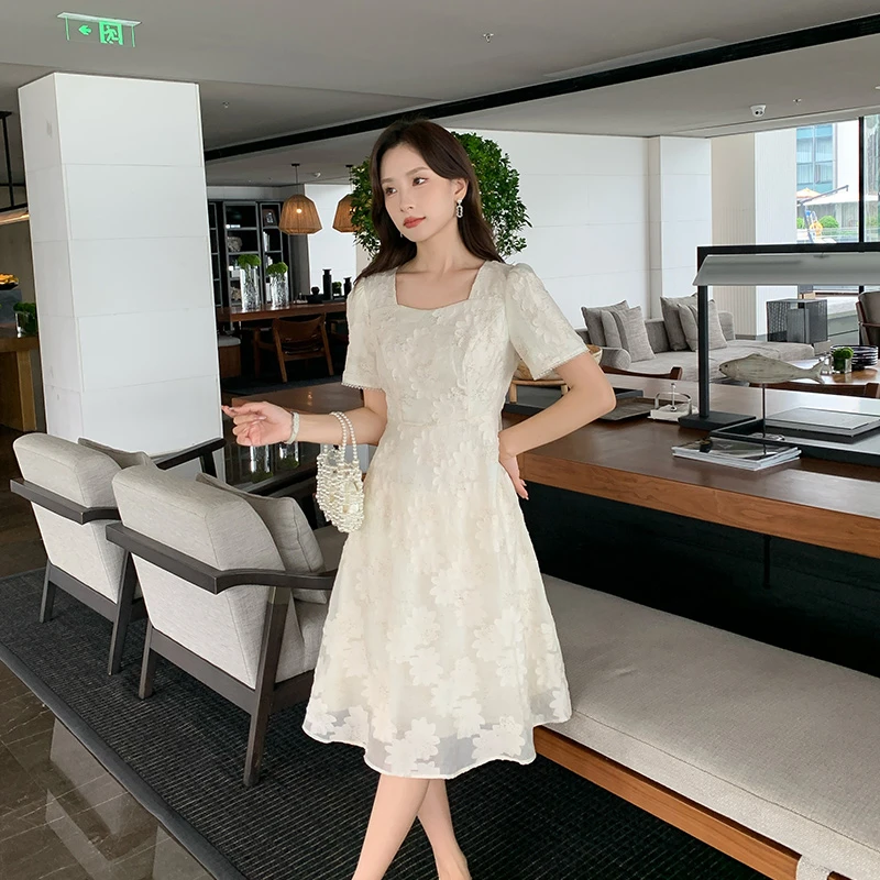 奢姿2024年夏季新款大码女装法式方领裙子胖妹妹气质剪花连衣裙