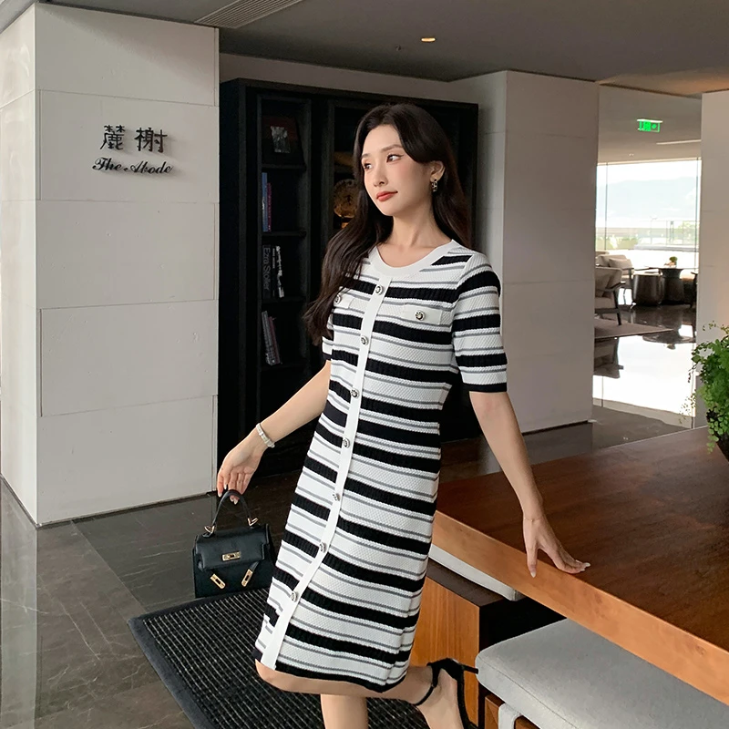 [奢姿轻奢系列]大码女装2024夏季条纹裙子胖妹妹针织时尚连衣裙