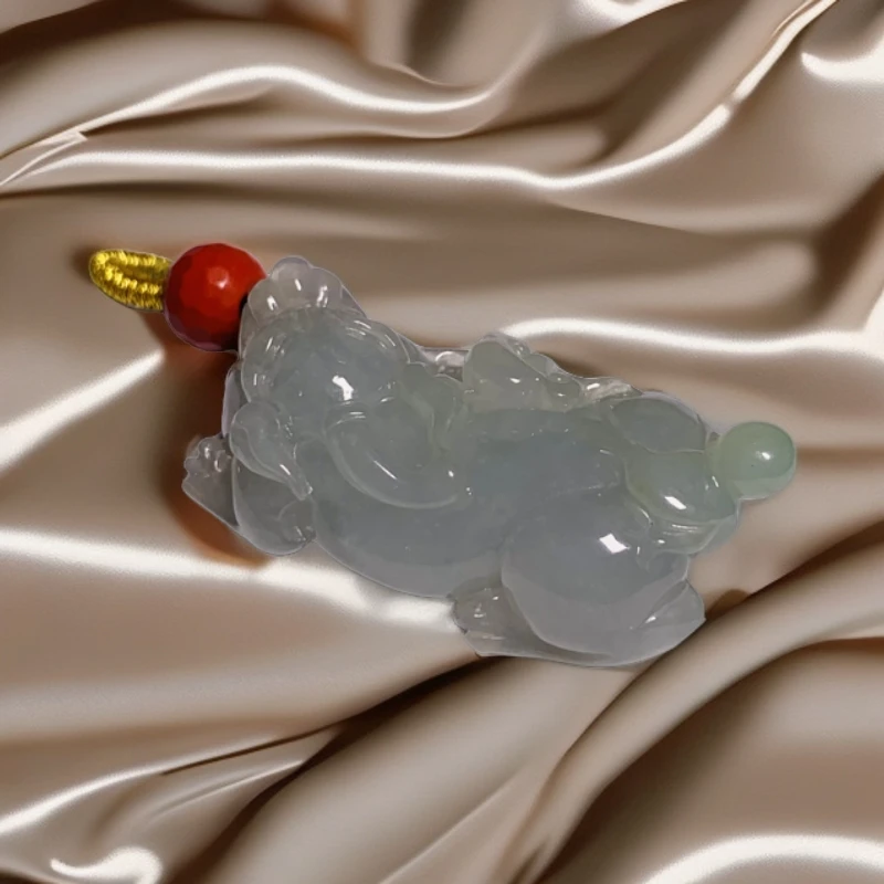 高品质貔貅俏色精雕雕刻冰透极光吊坠双色精美高冰气质挂坠颈饰